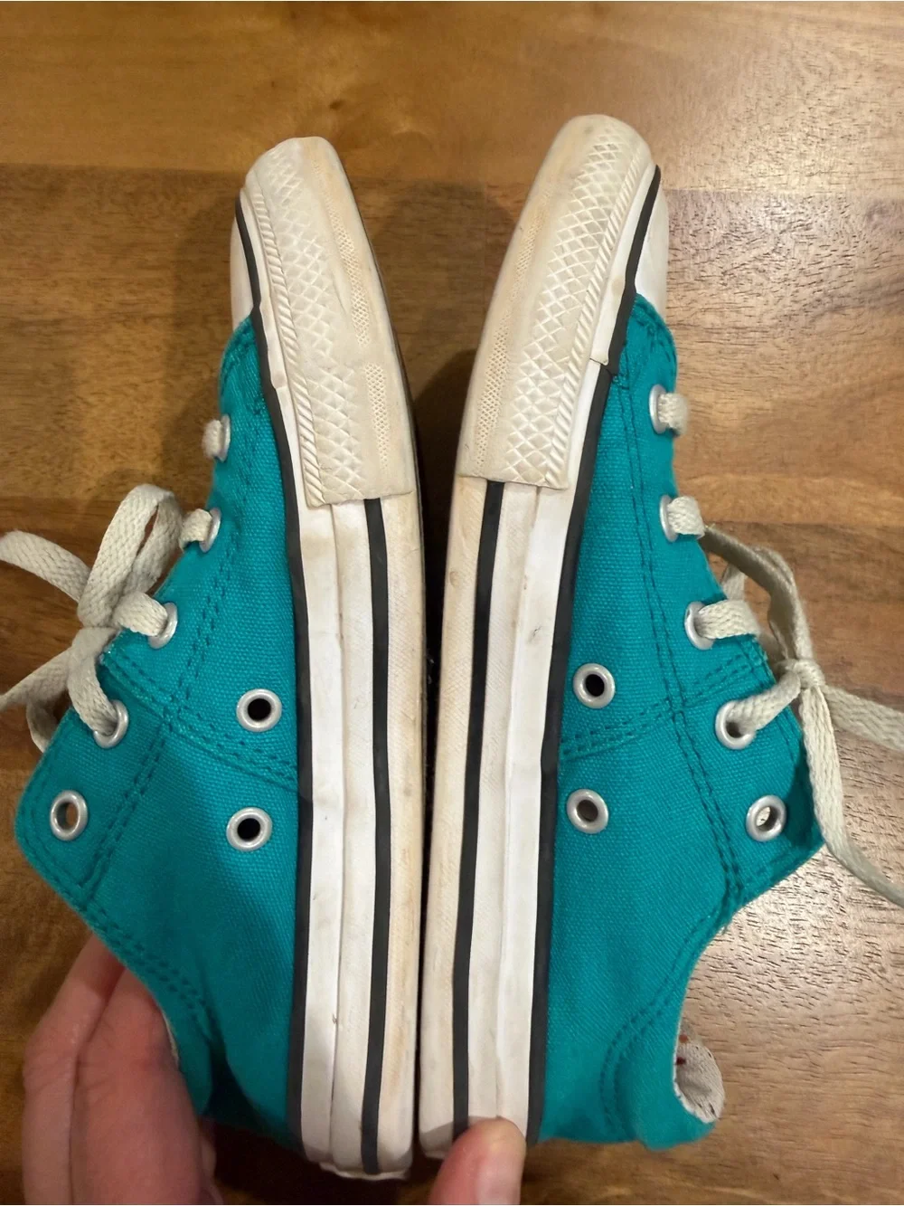 Converse Low Top Sneakers in Teal Blue w/ Confetti Accents Kid’s Size 1